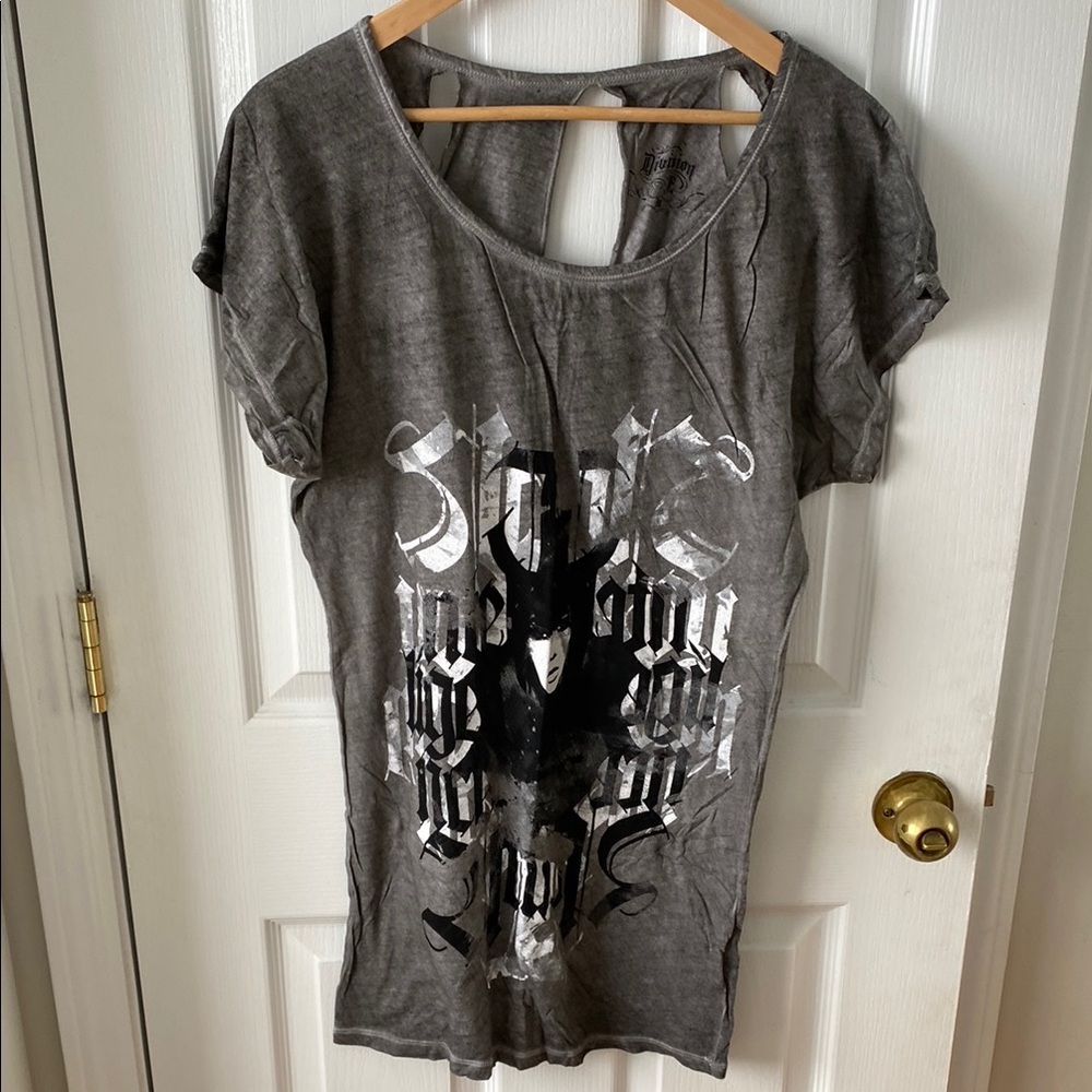 Division E Vintage Gray Graphic Women Top